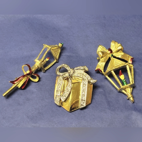 LOT OF 3 Vintage BROOCHES, 2 SIGNED Gerry's - Picture 1 of 4